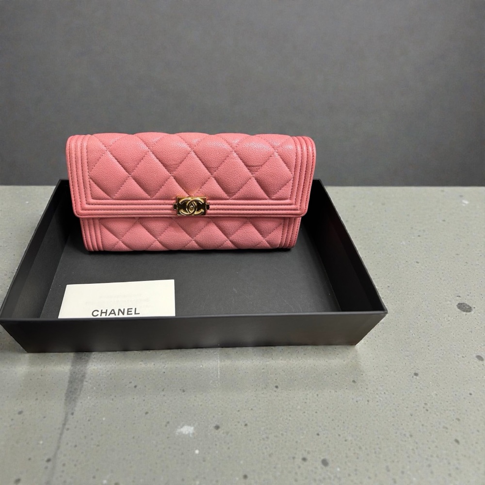 Chanel Le Boy Wallet- Like New Condition-Full Inclusion